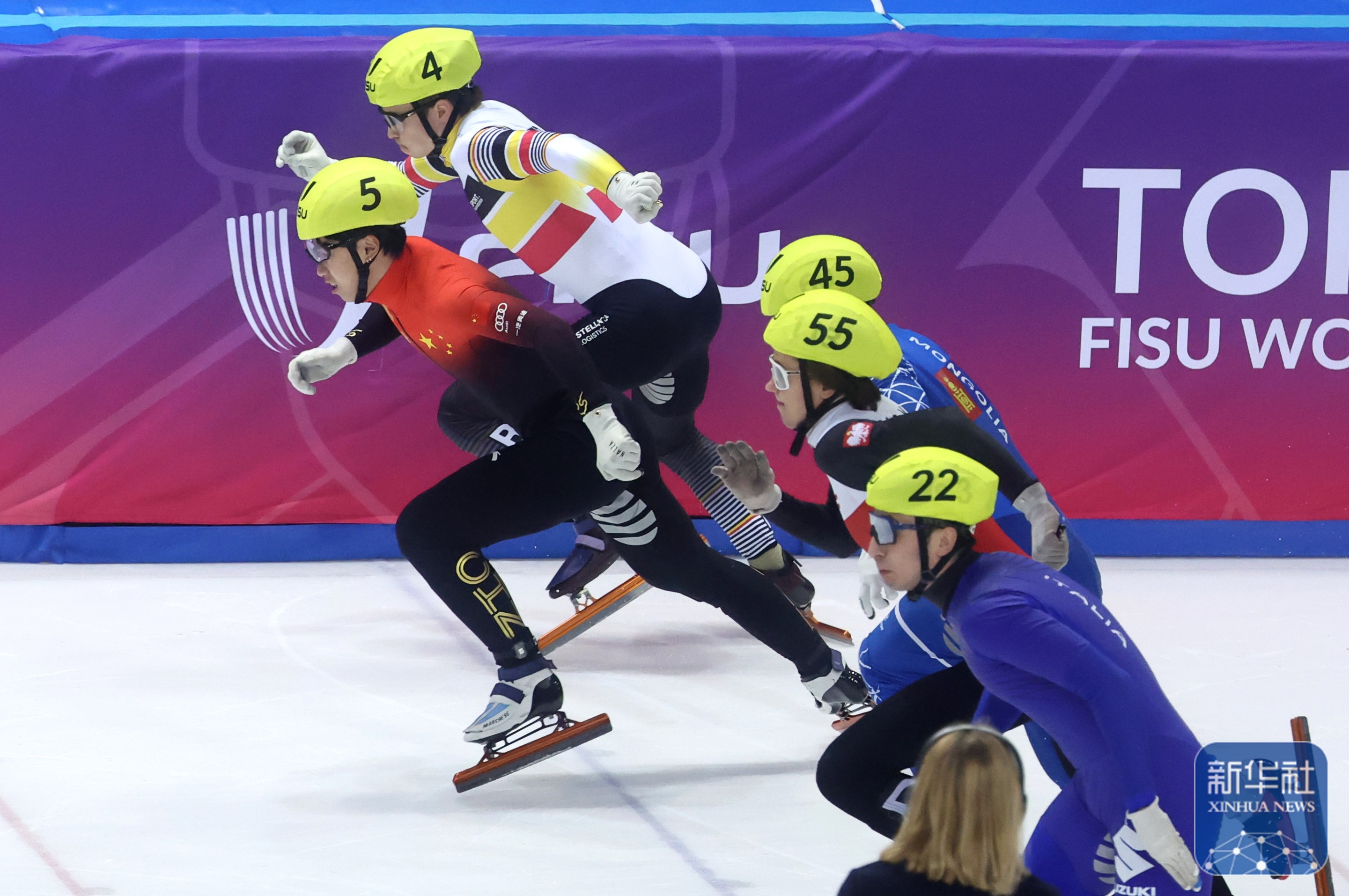 运动员们在比赛中呈现出出色表现